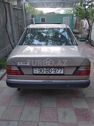Mercedes E 220 1993, 273,000 km - 2.2 л - Bakı