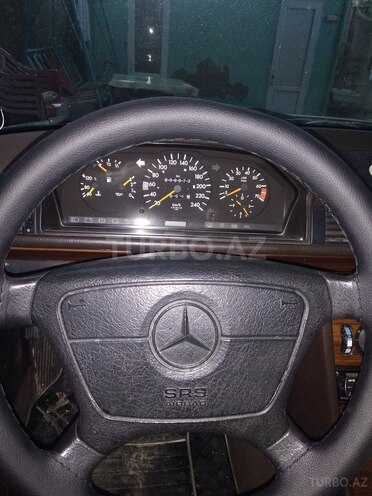 Mercedes E 220 1993, 273,000 km - 2.2 л - Bakı