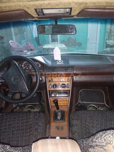 Mercedes E 220 1993, 273,000 km - 2.2 л - Bakı