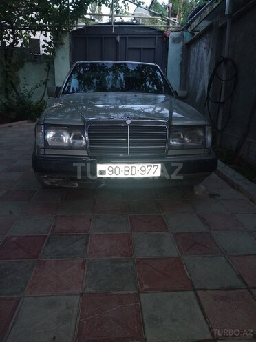 Mercedes E 220 1993, 273,000 km - 2.2 л - Bakı