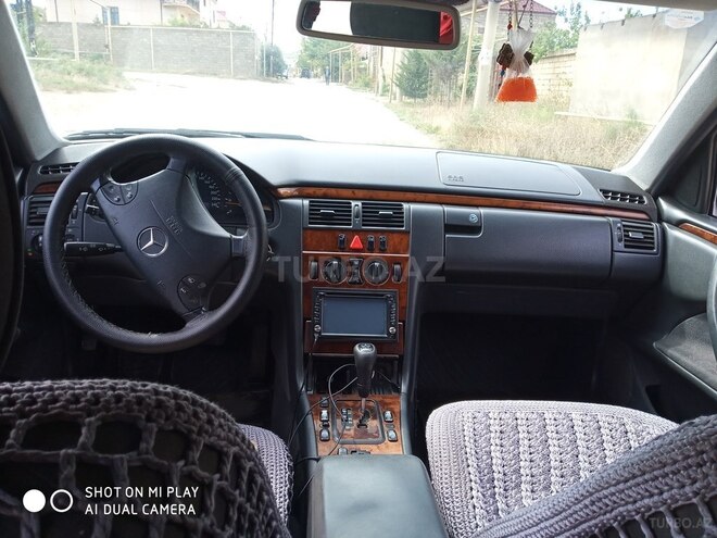Mercedes E 220 2000, 380,000 km - 2.2 l - Bakı