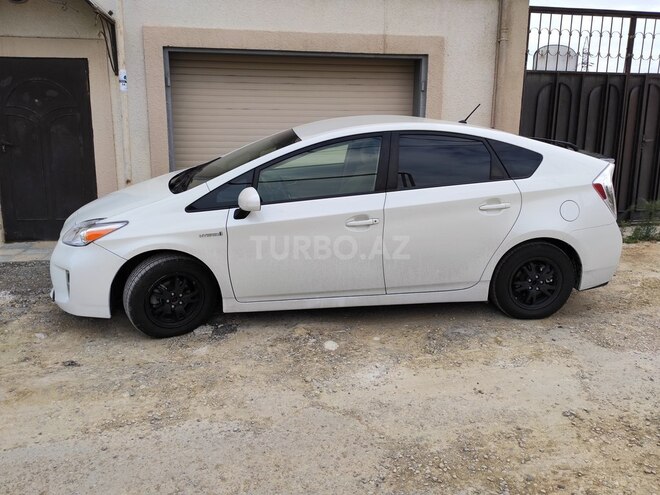 Toyota Prius 2015, 140,000 km - 1.8 л - Bakı