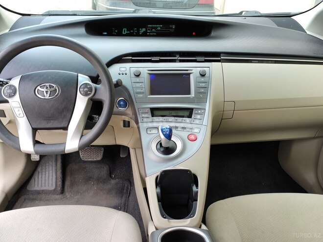 Toyota Prius 2015, 140,000 km - 1.8 л - Bakı