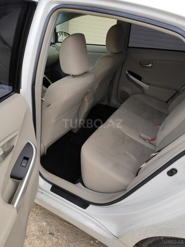 Toyota Prius 2015, 140,000 km - 1.8 л - Bakı