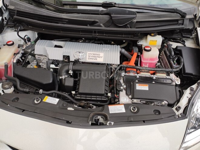Toyota Prius 2015, 140,000 km - 1.8 л - Bakı