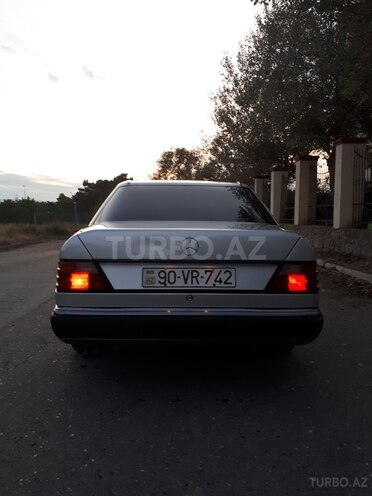 Mercedes E 260 1990, 352,000 km - 2.6 l - Bakı