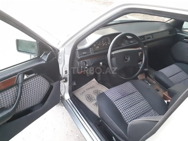 Mercedes E 260 1990, 352,000 km - 2.6 l - Bakı