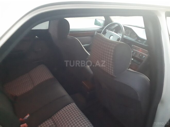Mercedes E 260 1990, 352,000 km - 2.6 l - Bakı