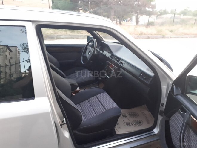 Mercedes E 260 1990, 352,000 km - 2.6 l - Bakı