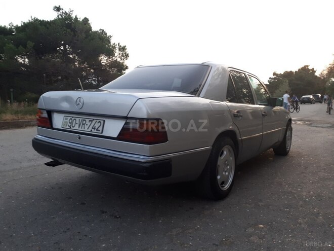 Mercedes E 260 1990, 352,000 km - 2.6 l - Bakı