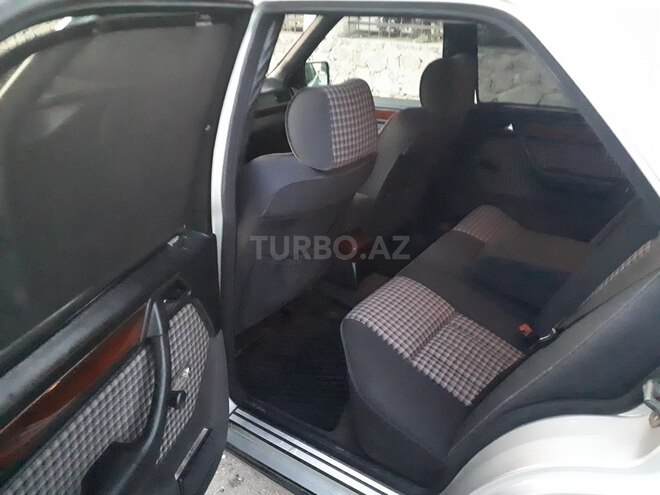 Mercedes E 260 1990, 352,000 km - 2.6 l - Bakı