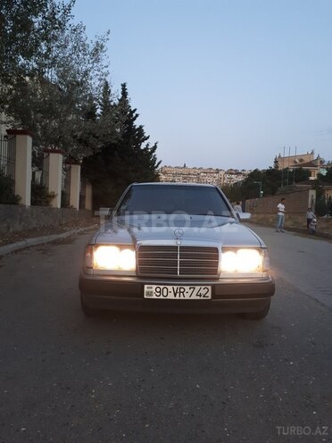 Mercedes E 260 1990, 352,000 km - 2.6 l - Bakı