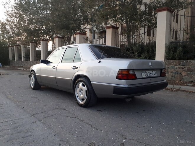 Mercedes E 260 1990, 352,000 km - 2.6 l - Bakı