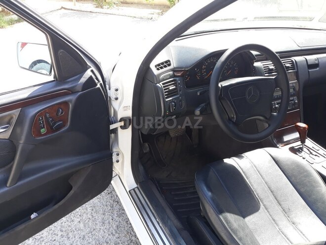 Mercedes E 230 1997, 245,000 km - 2.3 l - Bakı