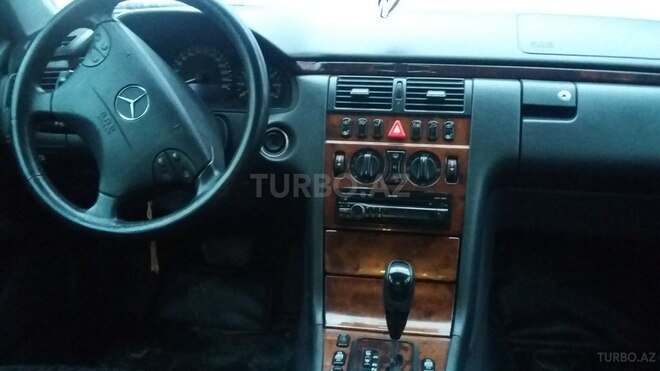 Mercedes E 280 2002, 284,000 km - 2.8 l - Bakı