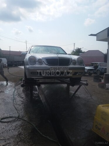 Mercedes E 280 2002, 284,000 km - 2.8 l - Bakı