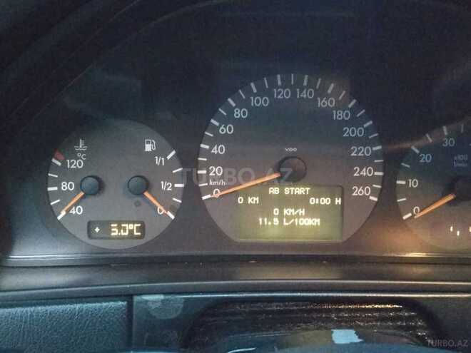 Mercedes E 240 2000, 365,500 km - 2.4 л - Balakən