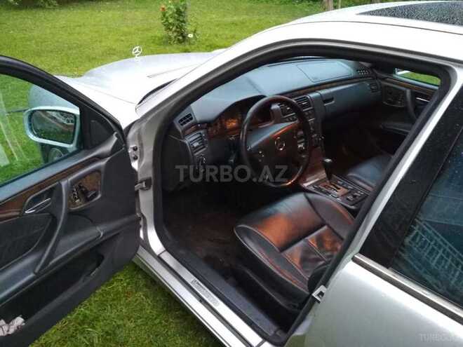 Mercedes E 240 2000, 365,500 km - 2.4 л - Balakən
