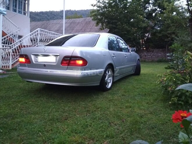 Mercedes E 240 2000, 365,500 km - 2.4 л - Balakən