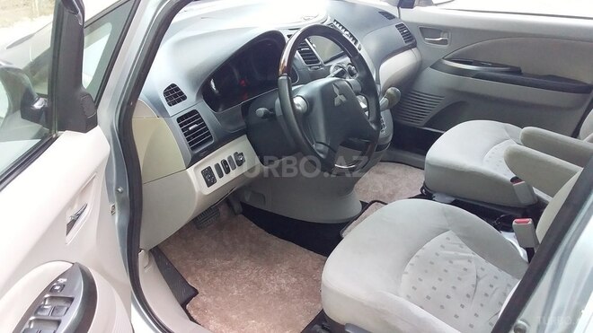 Mitsubishi Grandis 2006, 215,000 km - 2.4 l - Bakı
