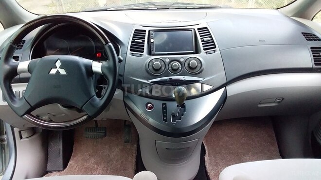 Mitsubishi Grandis 2006, 215,000 km - 2.4 l - Bakı