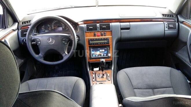 Mercedes E 220 2001, 267,501 km - 2.2 l - Bakı
