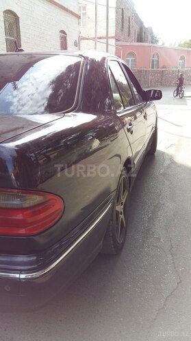 Mercedes E 220 2001, 267,501 km - 2.2 l - Bakı