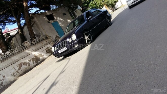 Mercedes E 220 2001, 267,501 km - 2.2 l - Bakı