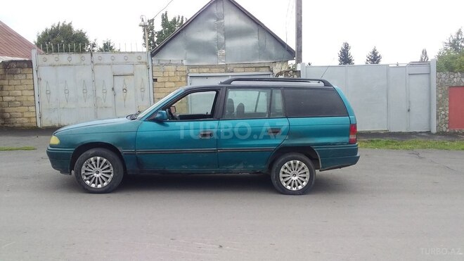 Opel Astra 1992, 100,000 km - 1.6 l - Qax