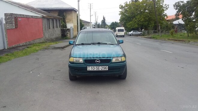 Opel Astra 1992, 100,000 km - 1.6 l - Qax