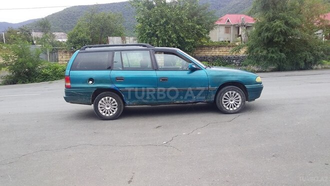 Opel Astra 1992, 100,000 km - 1.6 l - Qax