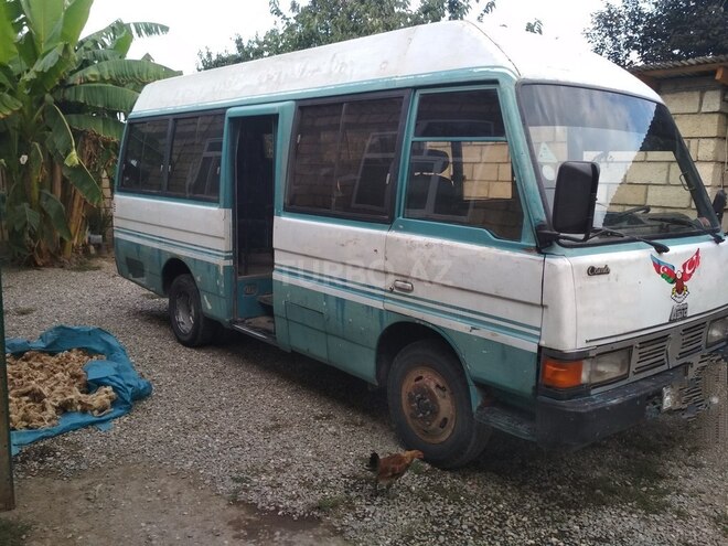 Mercedes 208 D 1992, 250,000 km - 2.7 l - Qusar