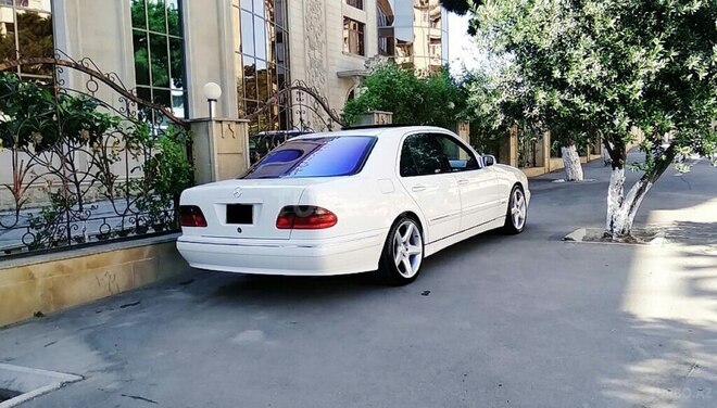 Mercedes E 240 2001, 196,000 km - 2.6 l - Bakı