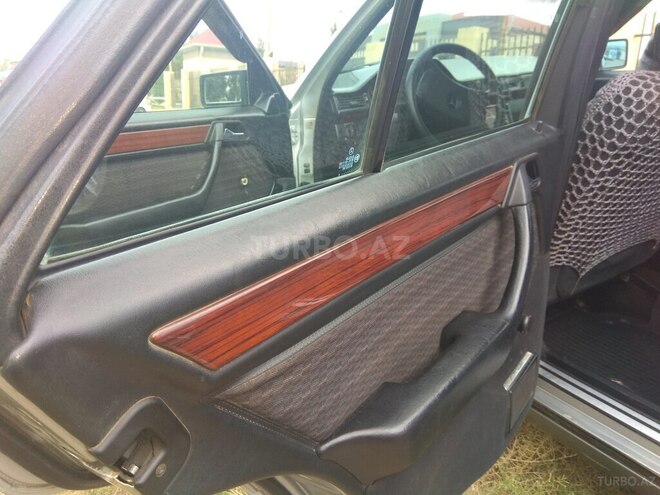 Mercedes E 230 1991, 246,430 km - 2.3 l - Bakı