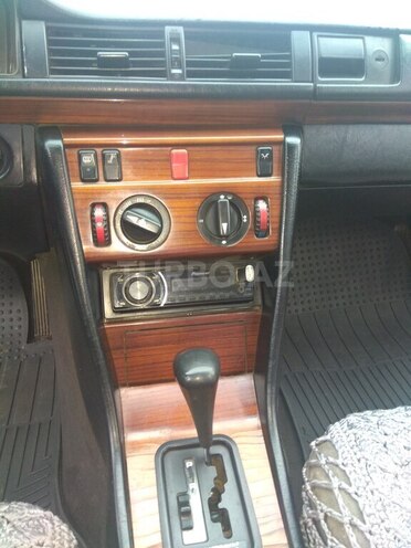 Mercedes E 230 1991, 246,430 km - 2.3 l - Bakı