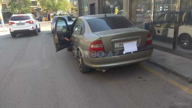 Opel Vectra 1996, 323,000 km - 1.6 l - Bakı