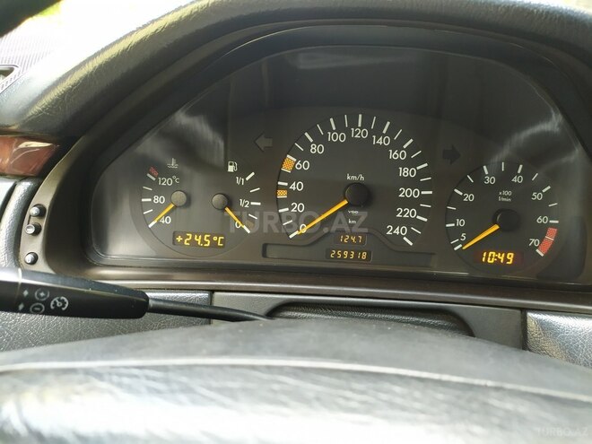 Mercedes E 230 1997, 259,000 km - 2.3 l - Bakı