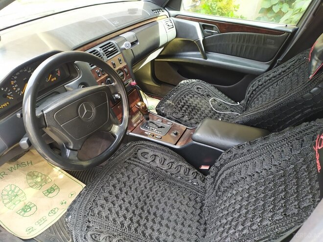 Mercedes E 230 1997, 259,000 km - 2.3 l - Bakı