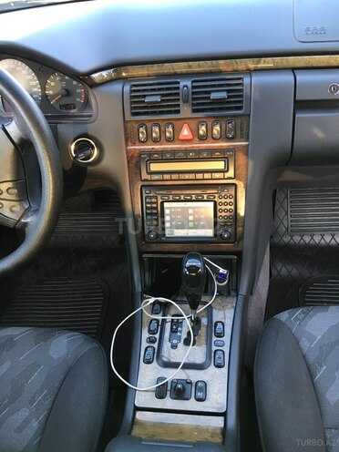 Mercedes E 240 2000, 215,648 km - 2.4 l - Bakı