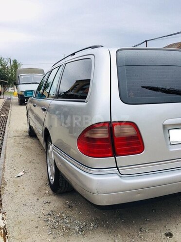 Mercedes E 240 1998, 205,000 km - 2.4 л - Quba