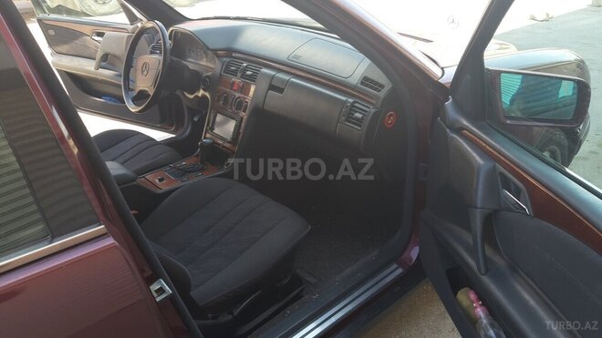 Mercedes E 200 1997, 270,000 km - 2.0 l - Bakı
