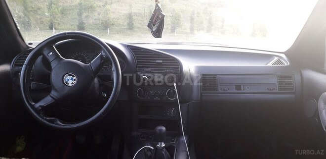BMW 320 1991, 380,051 km - 2.0 l - Qusar