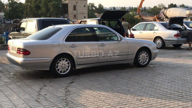 Mercedes E 200 2001, 296,245 km - 2.0 л - Gəncə