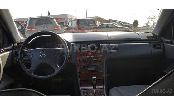 Mercedes E 200 2001, 296,245 km - 2.0 л - Gəncə