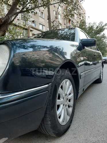 Mercedes E 240 1998, 129,300 km - 2.4 l - Bakı