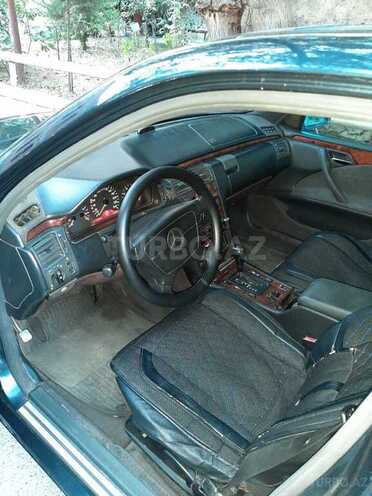 Mercedes E 240 1998, 129,300 km - 2.4 l - Bakı