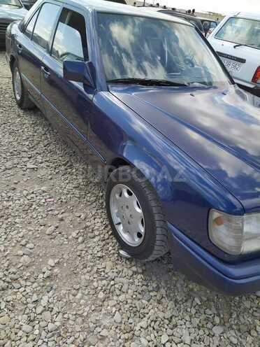 Mercedes E 250 1986, 320,000 km - 2.5 l - Bakı