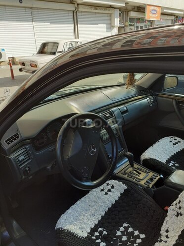 Mercedes E 320 1999, 402,700 km - 3.2 l - Bakı
