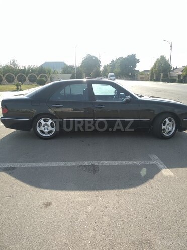 Mercedes E 320 2000, 350,000 km - 3.2 l - Saatlı