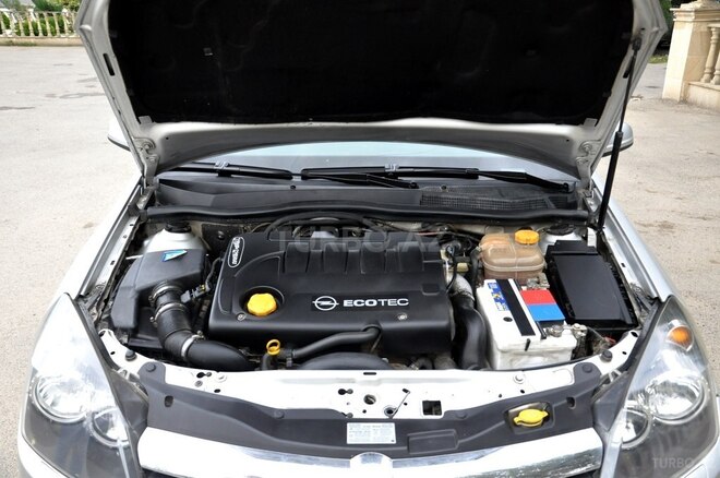 Opel Astra 2005, 307,000 km - 1.9 l - Saatlı